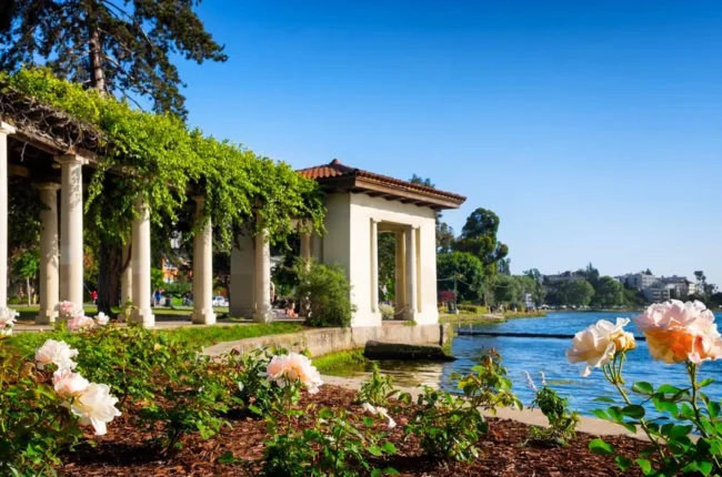 Things To Do With Family in Oakland, California Fairyland is a beautiful 10-acre theme park right on the shores of Lake Merritt that has been fun for East